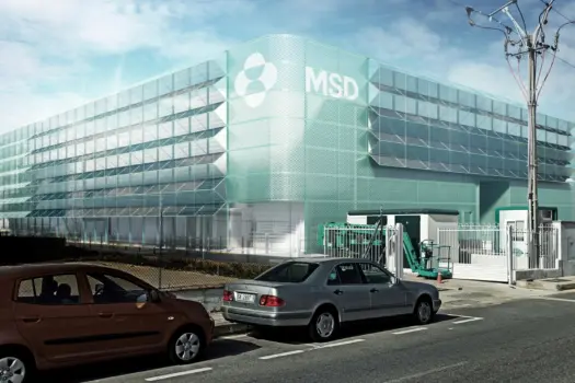 edificio industrial con sisitema de paneles solares integados en la arquitectura solar