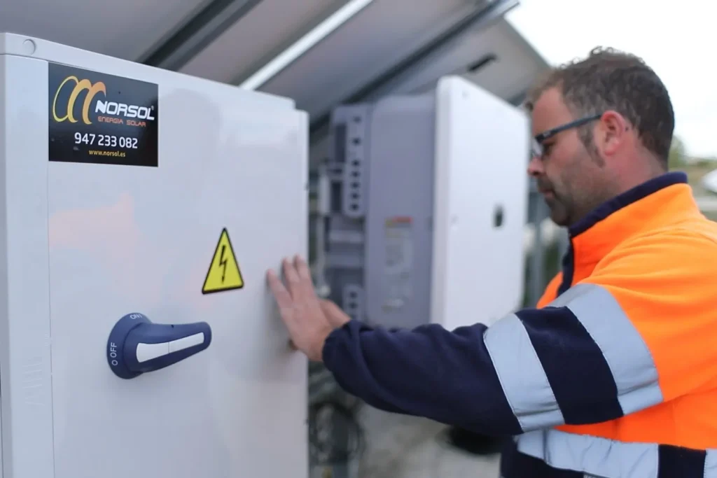 Operario con operaciones de mantenimiento especializado