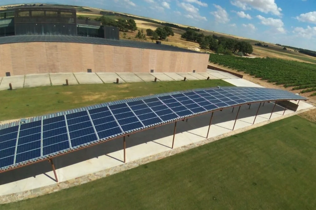 Bodegas_Buezo_Arquitectura_solar_marquesina